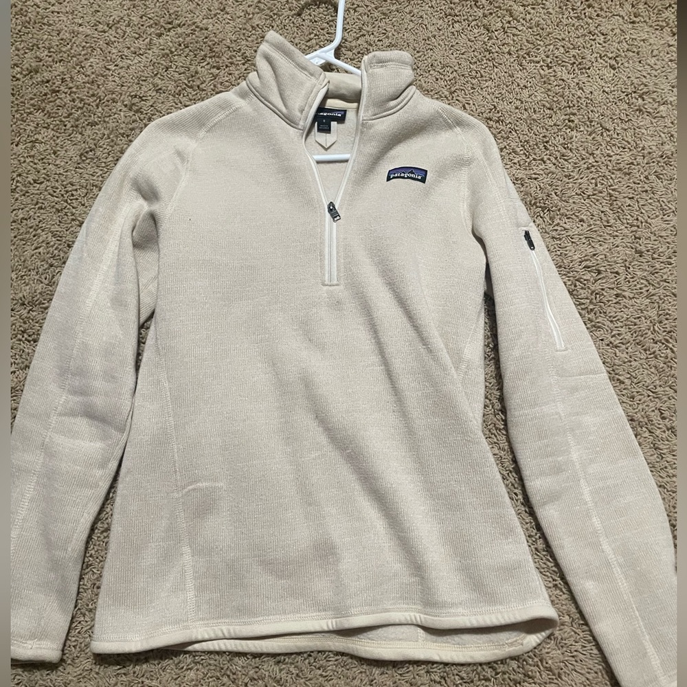 cream patagonia 1/2 zip fleece
